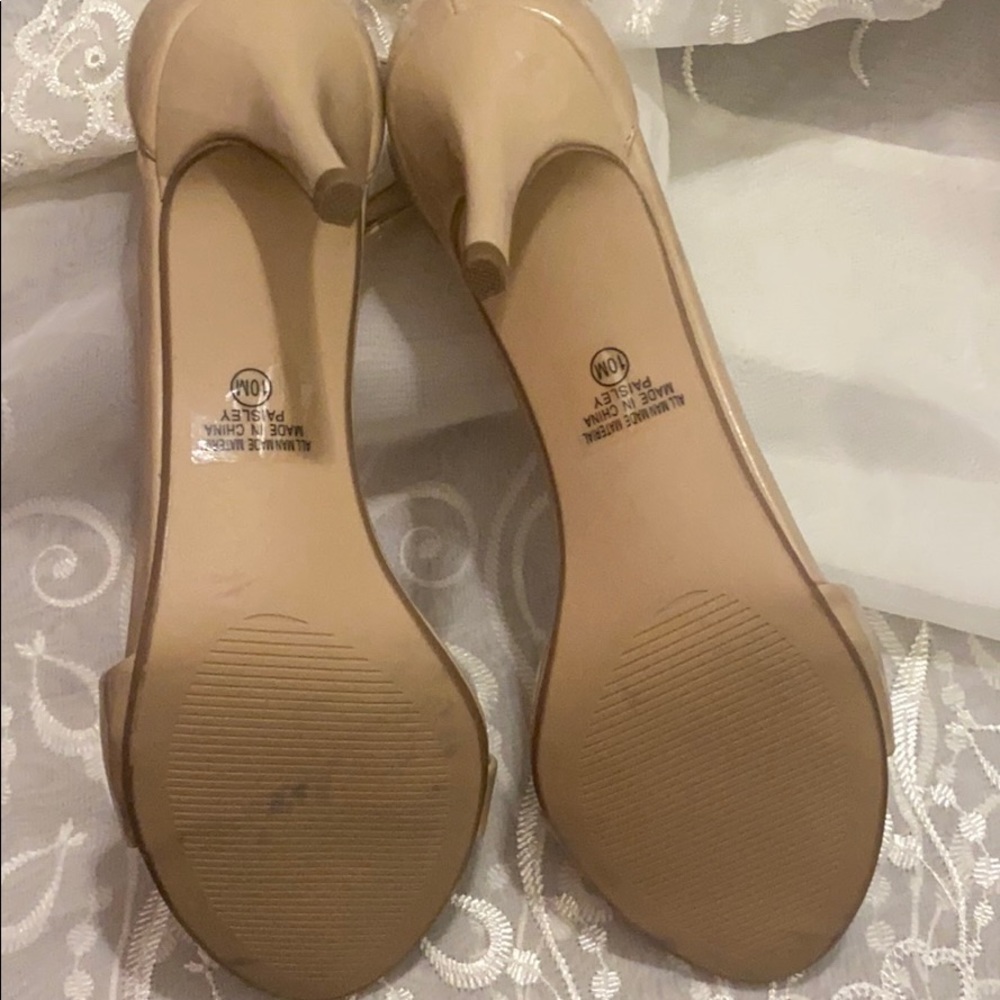 Tan Heels - Picture 2 of 2
